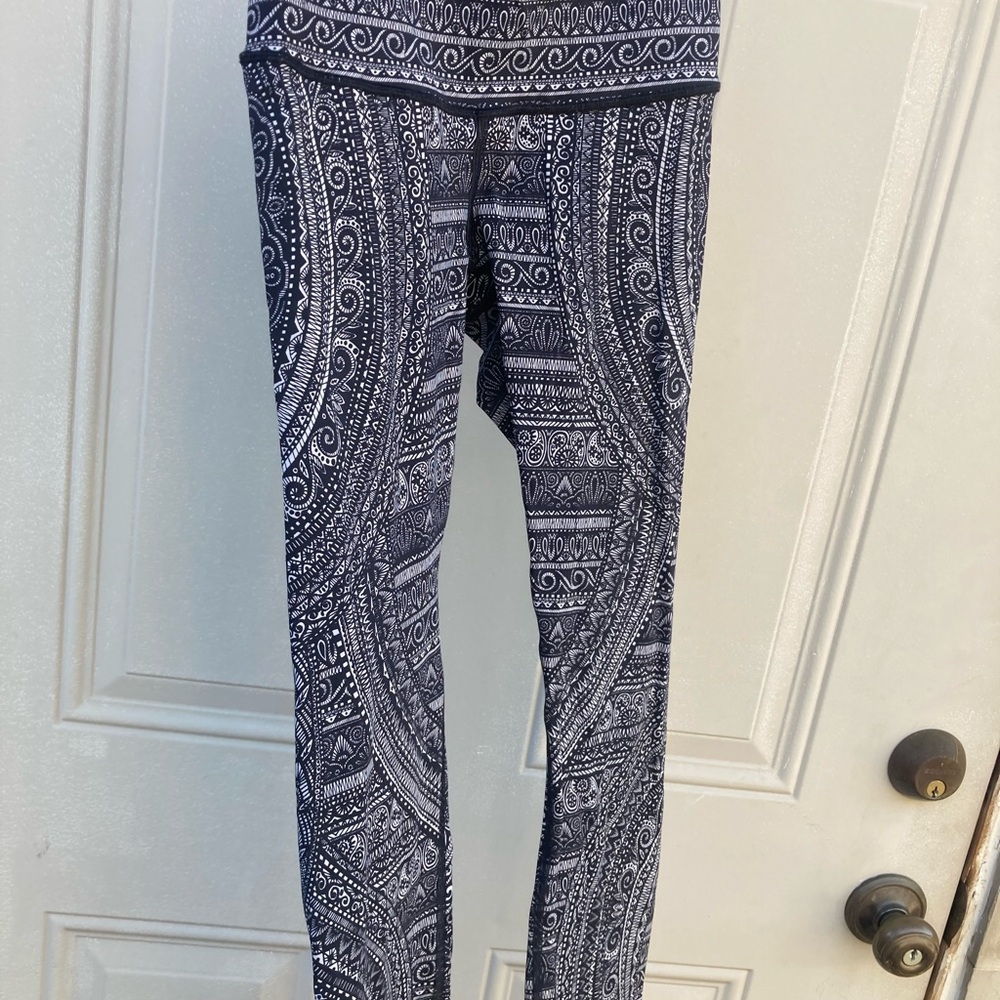 Lululemon Black and White Leggings